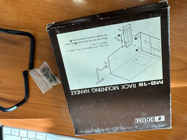 ICOM MB 19 MANIGLIE PARTE POSTERIORE NUOVO CON IMBALLO