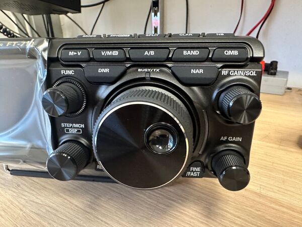 YAESU FT 710 AESS HF E 50 MHZ ALL MODE COME NUOVO SOLO PROVATO CON IMBALLO E GARANZIA CSY AND SON UN ANNO