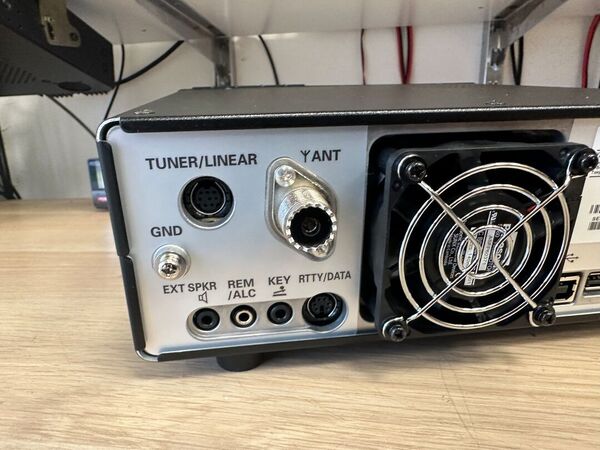 YAESU FT 710 AESS HF E 50 MHZ ALL MODE COME NUOVO SOLO PROVATO CON IMBALLO E GARANZIA CSY AND SON UN ANNO