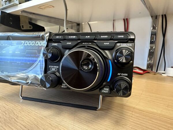 YAESU FT 710 AESS HF E 50 MHZ ALL MODE COME NUOVO SOLO PROVATO CON IMBALLO E GARANZIA CSY AND SON UN ANNO