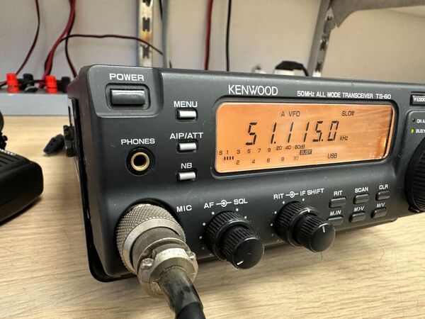KENWOOD TS 60 RTX 50 MHZ ALL MODE OTTIMO CON STAFFA