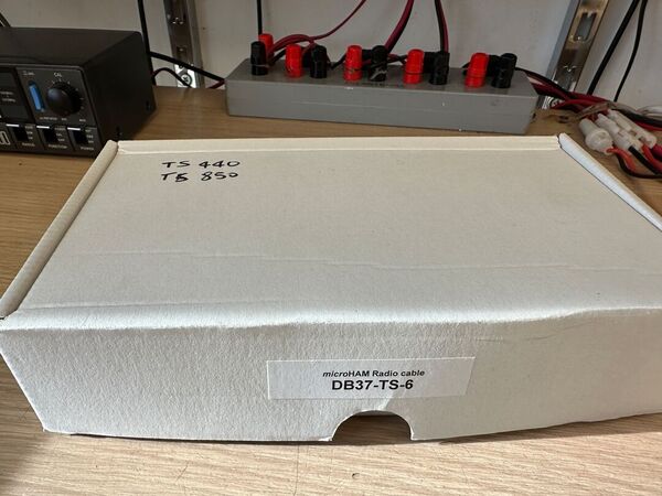 MICROHAM RADIO CABLE DB 37 TS 6 CAVO PER COLLEGAMENTO  KENWOOD TS 440 E TS 850 E SIMILARI PER MICROHAM MICRO KEYER, COME NUOVO CON IMBALLO