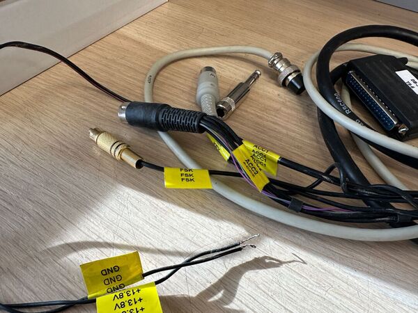 MICROHAM RADIO CABLE DB 37 TS 6 CAVO PER COLLEGAMENTO  KENWOOD TS 440 E TS 850 E SIMILARI PER MICROHAM MICRO KEYER, COME NUOVO CON IMBALLO