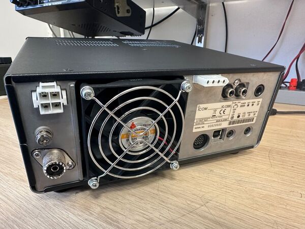 ICOM IC 7300 HF E 50 MHZ ALL MODE OTTIMO CON IMBALLO