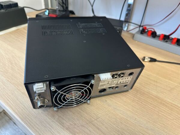 ICOM IC 7300 HF E 50 MHZ ALL MODE OTTIMO CON IMBALLO