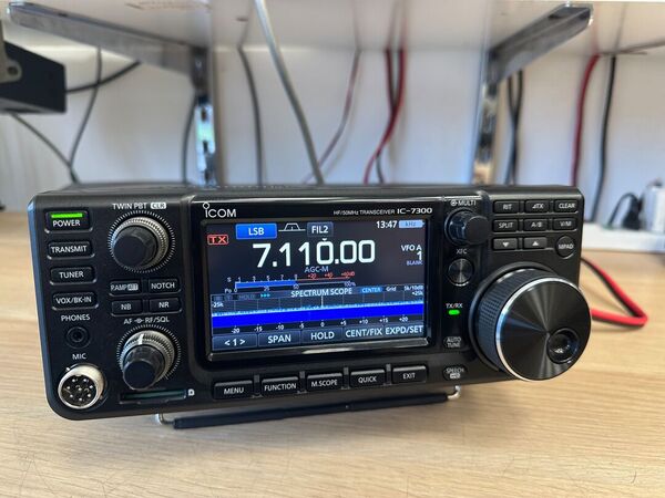 ICOM IC 7300 HF E 50 MHZ ALL MODE OTTIMO CON IMBALLO