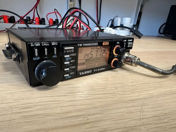 YAESU FT 212 RH VEICOLARE VHF 50 WATT CON SCHEDA TONI  E REC OTTIMO CON IMBALLO