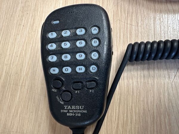 YAESU FT 90 R BIBANDA VEICOLARE 50 WATT OTTIMO E RARO CON IMBALLO