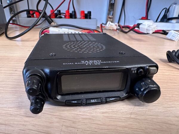 YAESU FT 90 R BIBANDA VEICOLARE 50 WATT OTTIMO E RARO CON IMBALLO