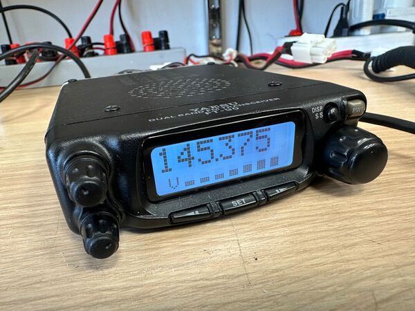 YAESU FT 90 R BIBANDA VEICOLARE 50 WATT OTTIMO E RARO CON IMBALLO