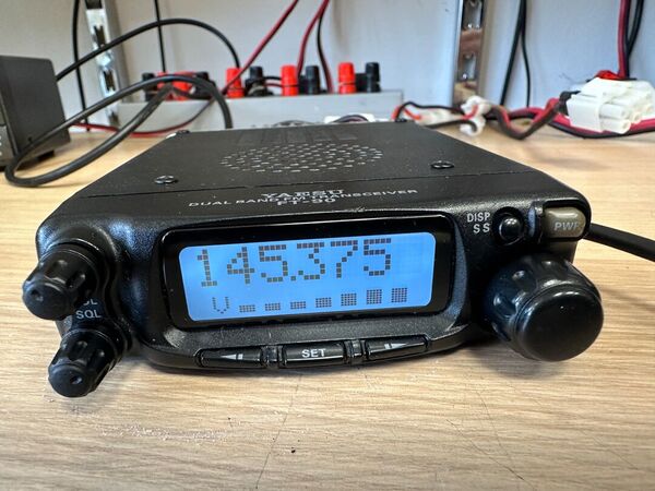 YAESU FT 90 R BIBANDA VEICOLARE 50 WATT OTTIMO E RARO CON IMBALLO