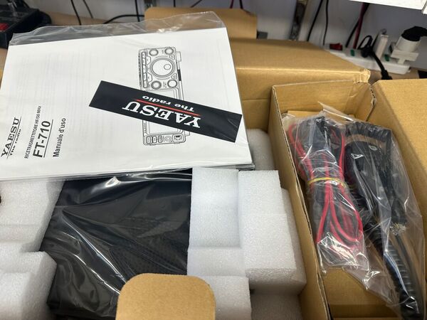 YAESU FT 710 AESS HF E 50 MHZ ALL MODE COME NUOVO CON IMBALLO GARANZIA CSY AND SON