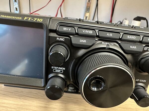 YAESU FT 710 AESS HF E 50 MHZ ALL MODE COME NUOVO CON IMBALLO GARANZIA CSY AND SON