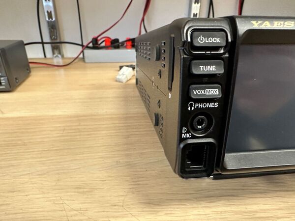 YAESU FT 710 AESS HF E 50 MHZ ALL MODE COME NUOVO CON IMBALLO GARANZIA CSY AND SON