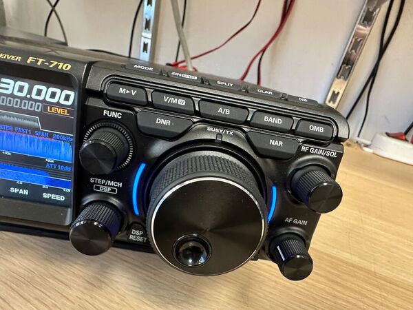 YAESU FT 710 AESS HF E 50 MHZ ALL MODE COME NUOVO CON IMBALLO GARANZIA CSY AND SON