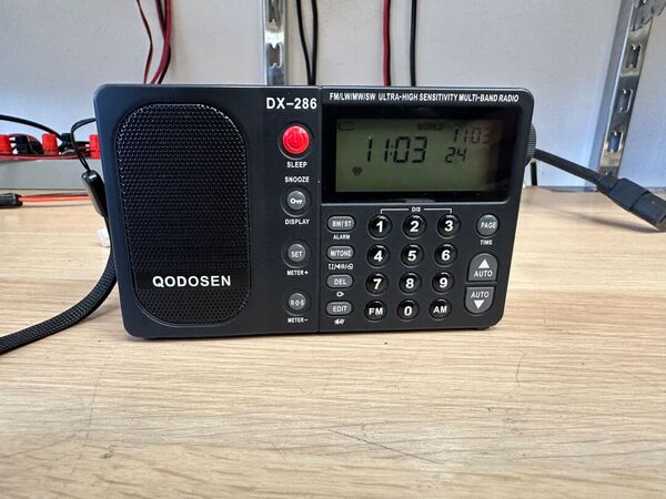 QODOSEN DX 286 RICEVITORE SCANNER PORTATILE DA 64 A 108 MHZ- 144 A 519 KHZ-520 A 1710 KHZ- 1711 A 27000KHZ COME NUOVA CON VALIGETTA E IMBALLO