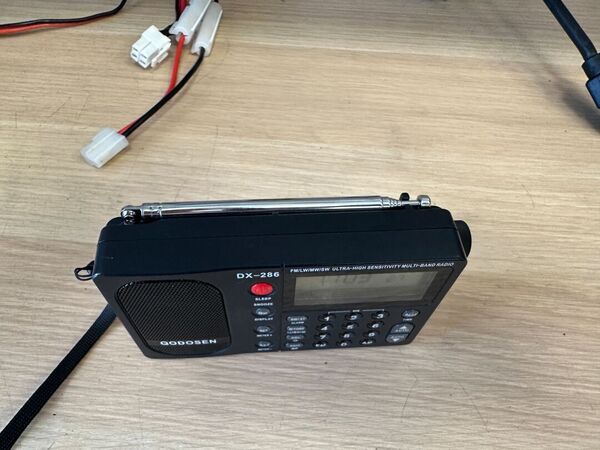 QODOSEN DX 286 RICEVITORE SCANNER PORTATILE DA 64 A 108 MHZ- 144 A 519 KHZ-520 A 1710 KHZ- 1711 A 27000KHZ COME NUOVA CON VALIGETTA E IMBALLO