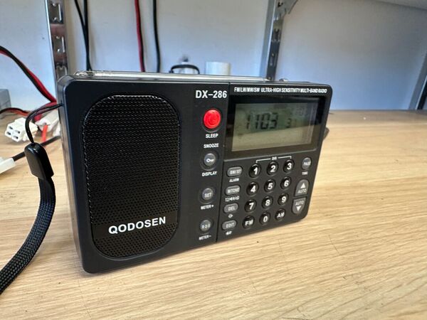 QODOSEN DX 286 RICEVITORE SCANNER PORTATILE DA 64 A 108 MHZ- 144 A 519 KHZ-520 A 1710 KHZ- 1711 A 27000KHZ COME NUOVA CON VALIGETTA E IMBALLO