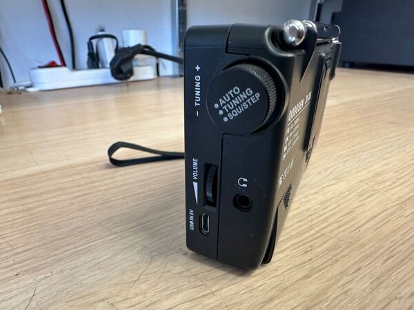 QODOSEN DX 286 RICEVITORE SCANNER PORTATILE DA 64 A 108 MHZ- 144 A 519 KHZ-520 A 1710 KHZ- 1711 A 27000KHZ COME NUOVA CON VALIGETTA E IMBALLO