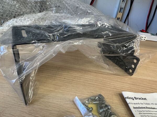 YAESU MMB 90 STAFFA VEICOLARE YAESU FT 991 NUOVA CON IMBALLO