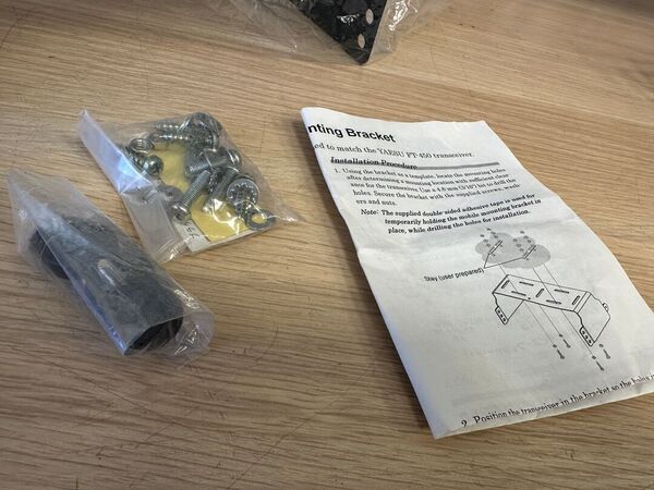 YAESU MMB 90 STAFFA VEICOLARE YAESU FT 991 NUOVA CON IMBALLO