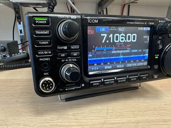 ICOM IC 7300 HF E 50 MHZ ALL MODE OTTIMO CON IMBALLO