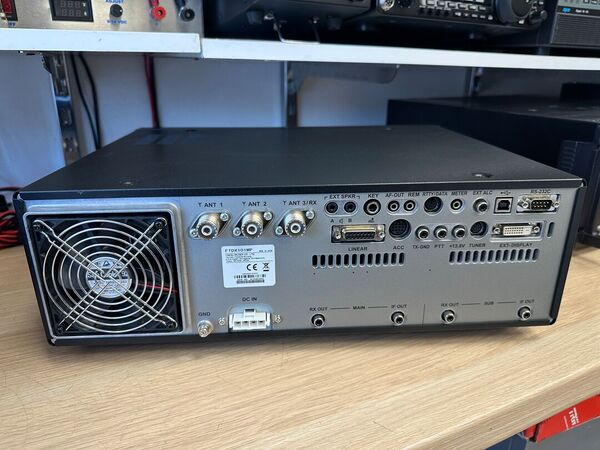 YAESU FT DX 101 MP HF E 50 MHZ ALL MODE CON FPS-101 ALIMENTATORE SPAKER 200 WATT OTTIMO CON IMBALLO E GARANZIA CSY AND SON