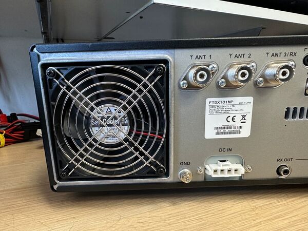 YAESU FT DX 101 MP HF E 50 MHZ ALL MODE CON FPS-101 ALIMENTATORE SPAKER 200 WATT OTTIMO CON IMBALLO E GARANZIA CSY AND SON