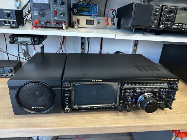 YAESU FT DX 101 MP HF E 50 MHZ ALL MODE CON FPS-101 ALIMENTATORE SPAKER 200 WATT OTTIMO CON IMBALLO E GARANZIA CSY AND SON