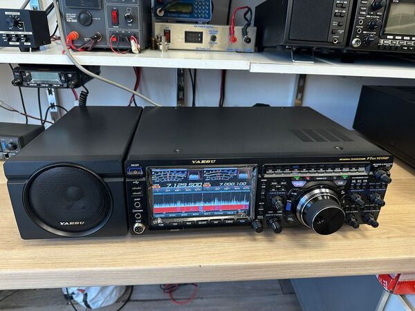 YAESU FT DX 101 MP HF E 50 MHZ ALL MODE CON FPS-101 ALIMENTATORE SPAKER 200 WATT OTTIMO CON IMBALLO E GARANZIA CSY AND SON