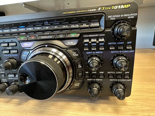 YAESU FT DX 101 MP HF E 50 MHZ ALL MODE CON FPS-101 ALIMENTATORE SPAKER 200 WATT OTTIMO CON IMBALLO E GARANZIA CSY AND SON