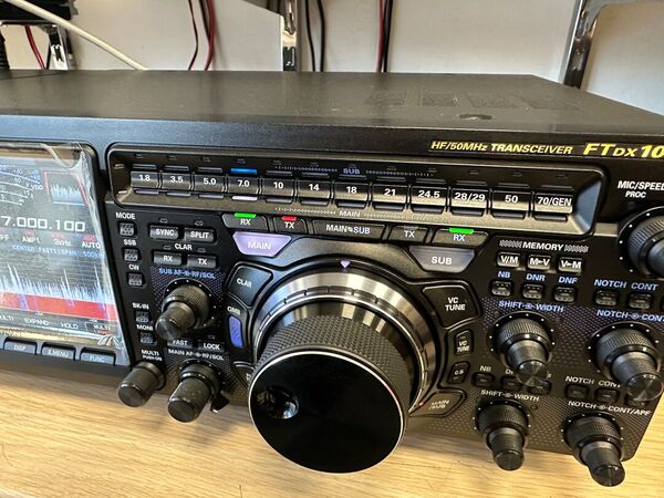 YAESU FT DX 101 MP HF E 50 MHZ ALL MODE CON FPS-101 ALIMENTATORE SPAKER 200 WATT OTTIMO CON IMBALLO E GARANZIA CSY AND SON