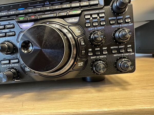 YAESU FT DX 101 MP HF E 50 MHZ ALL MODE CON FPS-101 ALIMENTATORE SPAKER 200 WATT OTTIMO CON IMBALLO E GARANZIA CSY AND SON