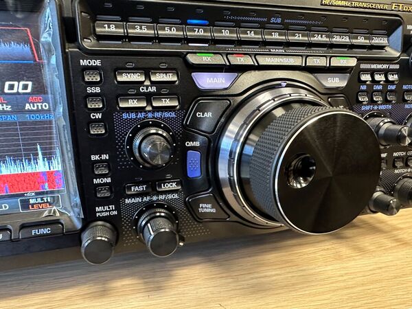 YAESU FT DX 101 MP HF E 50 MHZ ALL MODE CON FPS-101 ALIMENTATORE SPAKER 200 WATT OTTIMO CON IMBALLO E GARANZIA CSY AND SON