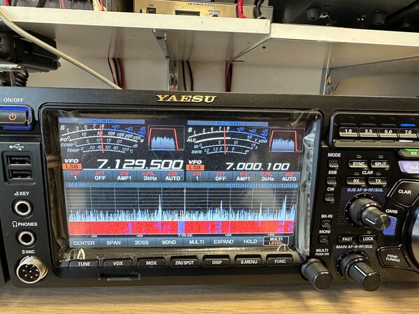 YAESU FT DX 101 MP HF E 50 MHZ ALL MODE CON FPS-101 ALIMENTATORE SPAKER 200 WATT OTTIMO CON IMBALLO E GARANZIA CSY AND SON