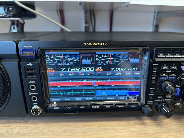 YAESU FT DX 101 MP HF E 50 MHZ ALL MODE CON FPS-101 ALIMENTATORE SPAKER 200 WATT OTTIMO CON IMBALLO E GARANZIA CSY AND SON
