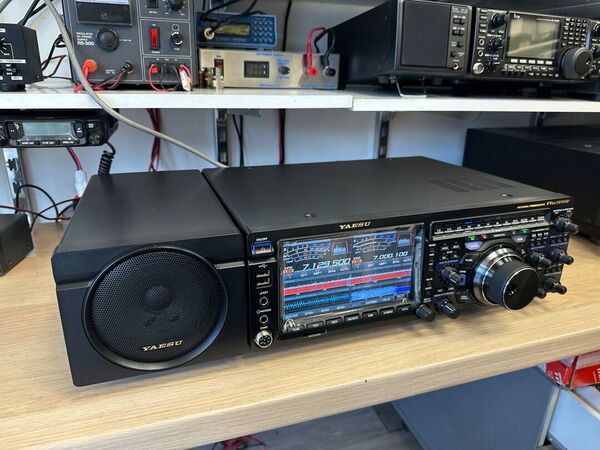 YAESU FT DX 101 MP HF E 50 MHZ ALL MODE CON FPS-101 ALIMENTATORE SPAKER 200 WATT OTTIMO CON IMBALLO E GARANZIA CSY AND SON