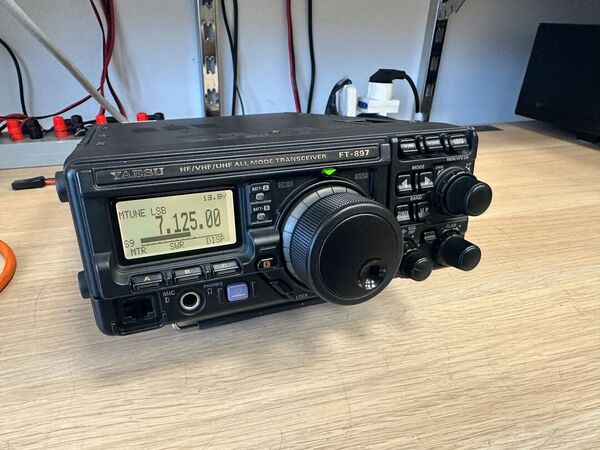 YAESU FT 897 D QUADRIBANDA ALL MODE OTTIMO CON IMBALLO
