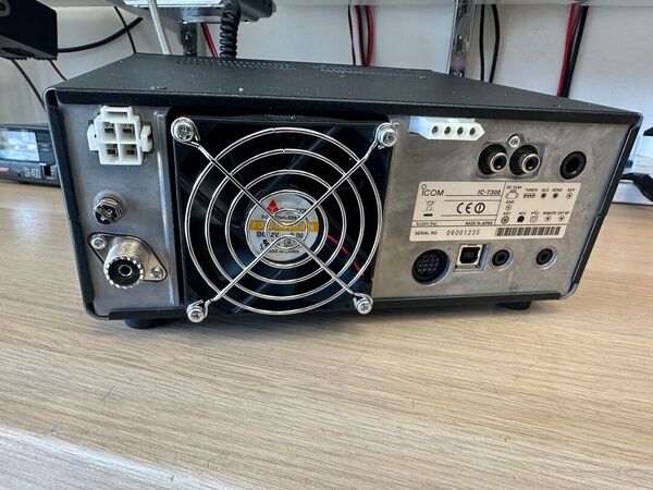 ICOM IC 7300 HF E 50 MHZ ALL MODE OTTIMO CON IMBALLO