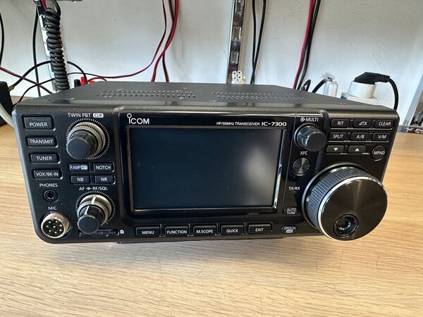 ICOM IC 7300 HF E 50 MHZ ALL MODE OTTIMO CON IMBALLO