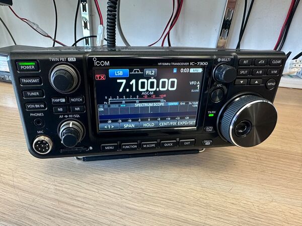 ICOM IC 7300 HF E 50 MHZ ALL MODE OTTIMO CON IMBALLO