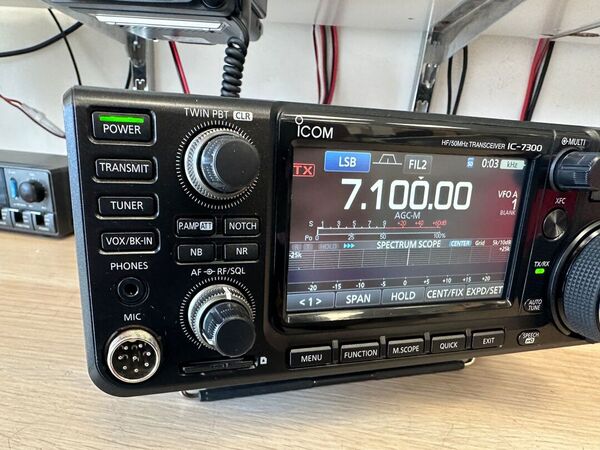 ICOM IC 7300 HF E 50 MHZ ALL MODE OTTIMO CON IMBALLO