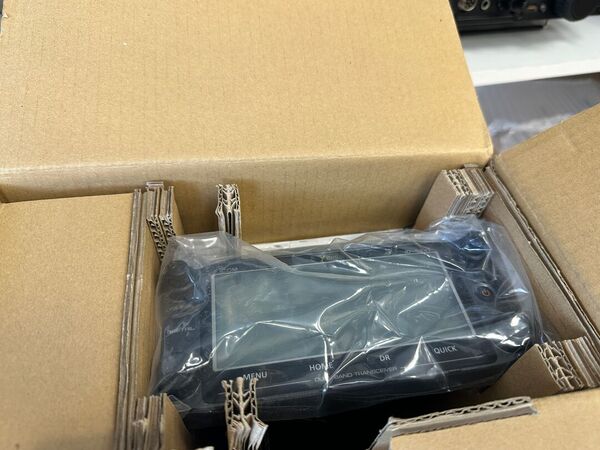 ICOM ID 5100E BIBANDA VEICOLARE ANALOGICO DIGITALE D STAR COME NUOVO CON UT 133 BLUETOOTH E STAFFA MBF 4 E IMBALLO