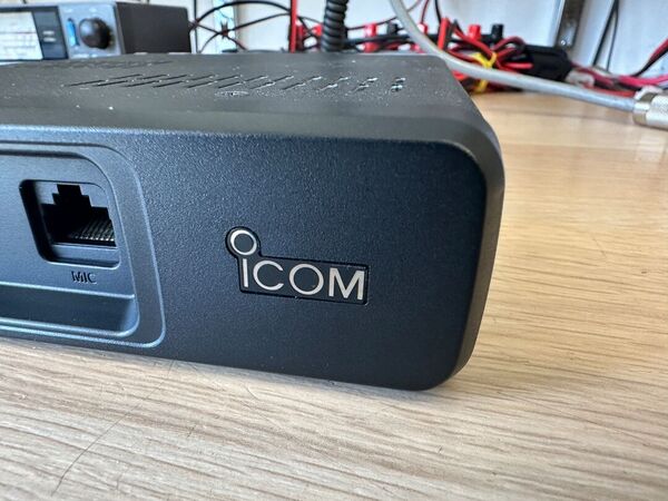 ICOM ID 5100E BIBANDA VEICOLARE ANALOGICO DIGITALE D STAR COME NUOVO CON UT 133 BLUETOOTH E STAFFA MBF 4 E IMBALLO