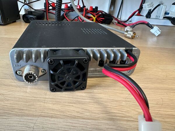 ICOM ID 5100E BIBANDA VEICOLARE ANALOGICO DIGITALE D STAR COME NUOVO CON UT 133 BLUETOOTH E STAFFA MBF 4 E IMBALLO