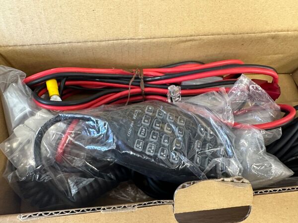 ICOM ID 5100E BIBANDA VEICOLARE ANALOGICO DIGITALE D STAR COME NUOVO CON UT 133 BLUETOOTH E STAFFA MBF 4 E IMBALLO