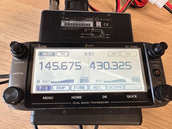 ICOM ID 5100E BIBANDA VEICOLARE ANALOGICO DIGITALE D STAR COME NUOVO CON UT 133 BLUETOOTH E STAFFA MBF 4 E IMBALLO