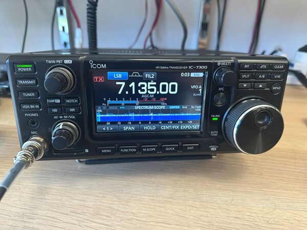 ICOM IC 7300 HF E 50 MHZ ALL MODE OTTIMO