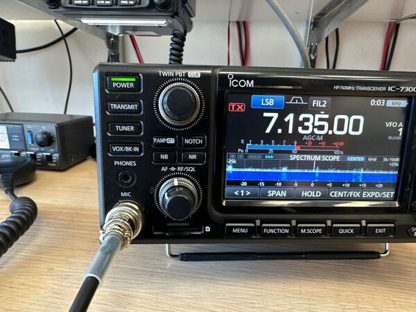 ICOM IC 7300 HF E 50 MHZ ALL MODE OTTIMO