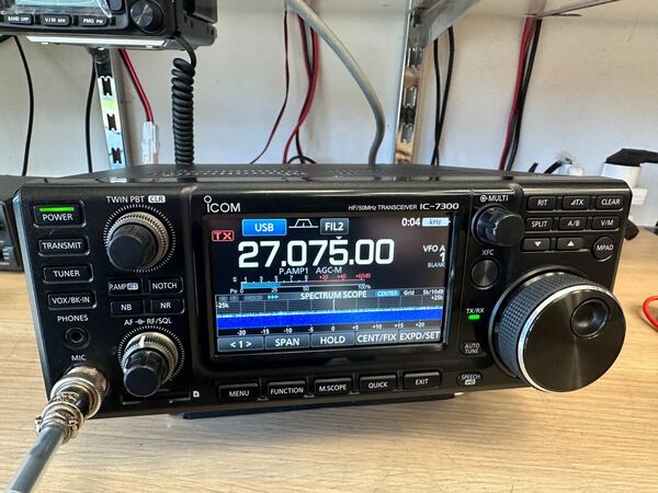ICOM IC 7300 HF E 50 MHZ ALL MODE OTTIMO